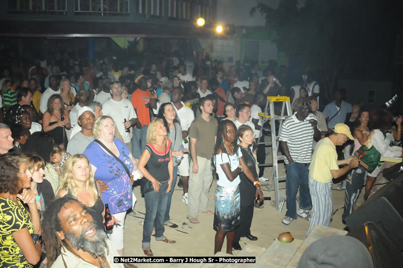 Bunny Wailer & King Yellowman at Bourbon Beach - Monday, February 25, 2008 - Bourbin Beach Restaurant, Bar, Oceanfront Accommodatioins, Live Reggae Music & Disco, Norman Manley Boulevard, Negril, Westmoreland, Jamaica W.I. - Photographs by Net2Market.com - Barry J. Hough Sr, Photographer - Negril Travel Guide, Negril Jamaica WI - http://www.negriltravelguide.com - info@negriltravelguide.com...!