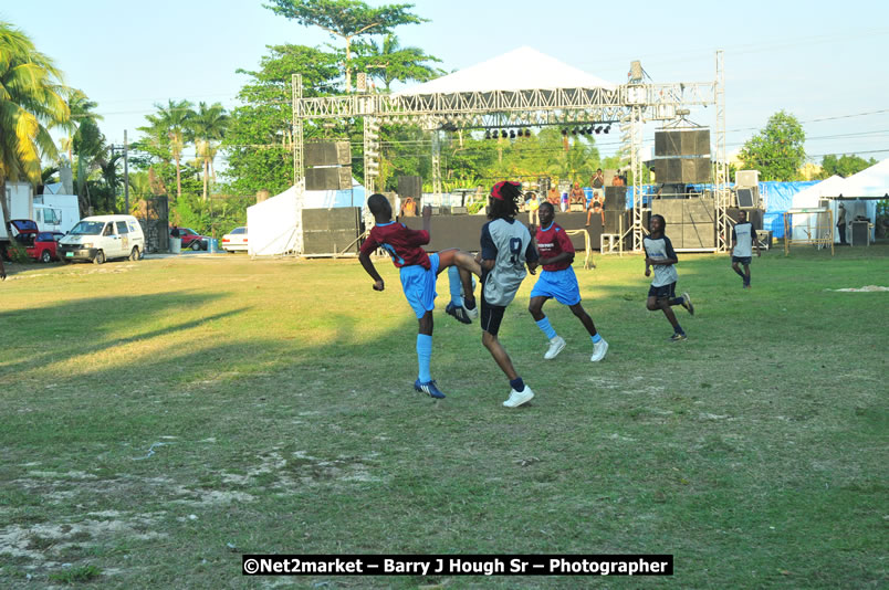 Marley Magic Traffic Jam - Celebrity Football @ Spring Break - Saturday, March 21, 2009 - Also Featuring: Kelley, Capleton, Junior Reid, Spragga Benz, Wayne Marshall, Munga, Romaine Virgo,Embee, Bango Herman, Flava K, Whisky Baggio, Andrew and Wadda Blood, Black Am I, Packa, Venue at Waz Beach, Norman Manley Boulevard, Negril Westmoreland, Jamaica - Saturday, March 21, 2009 - Photographs by Net2Market.com - Barry J. Hough Sr, Photographer/Photojournalist - Negril Travel Guide, Negril Jamaica WI - http://www.negriltravelguide.com - info@negriltravelguide.com...!