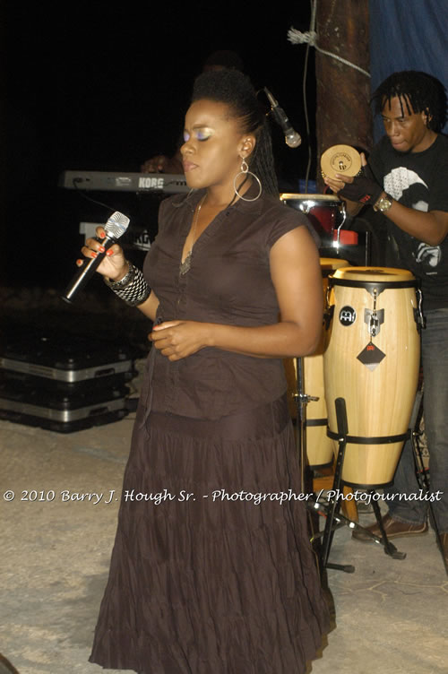 Etana - Live In Concert - One Love Reggae Concert Series 09/10 @ Negril Escape Resort and Spa, December 22, 2009, One Love Drive, West End, Negril, Westmoreland, Jamaica W.I. - Photographs by Net2Market.com - Barry J. Hough Sr, Photographer/Photojournalist - Negril Travel Guide, Negril Jamaica WI - http://www.negriltravelguide.com - info@negriltravelguide.com...!