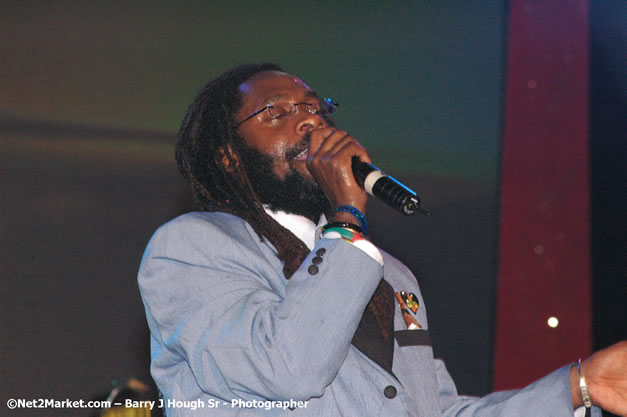 Tarrus Riley - Red Stripe Reggae Sumfest 2007 - Zenith - Saturday, July 21, 2007 - Catherine Hall, Montego Bay, St James, Jamaica W.I. - Negril Travel Guide, Negril Jamaica WI - http://www.negriltravelguide.com - info@negriltravelguide.com...!