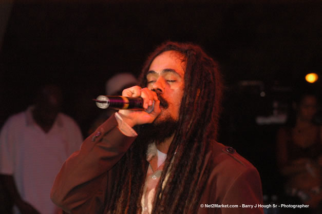 Damian Marley - Red Stripe Reggae Sumfest 2006 - The Summit - Jamaica's Greatest, The World's Best - Saturday, July 22, 2006 - Montego Bay, Jamaica - Negril Travel Guide, Negril Jamaica WI - http://www.negriltravelguide.com - info@negriltravelguide.com...!