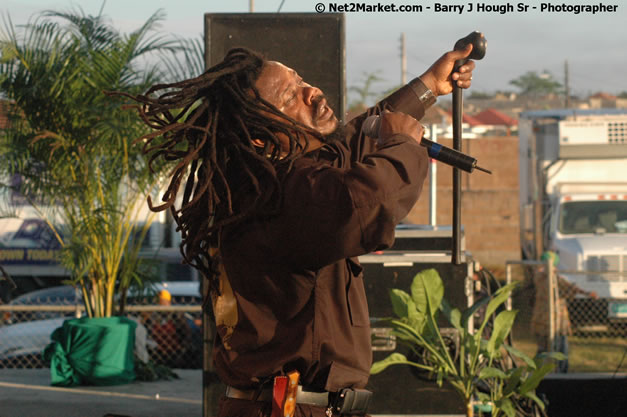 Luciano @ Western Consciousness 2007 - Presented by King of Kings Productons - Saturday, April 28, 2007 - Llandilo Cultural Centre, Savanna-La-Mar, Westmoreland, Jamaica W.I. - Negril Travel Guide, Negril Jamaica WI - http://www.negriltravelguide.com - info@negriltravelguide.com...!